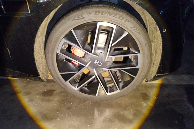 Used Avatr 12 2025 Max All-Electric Version Right Front Wheel Hub
