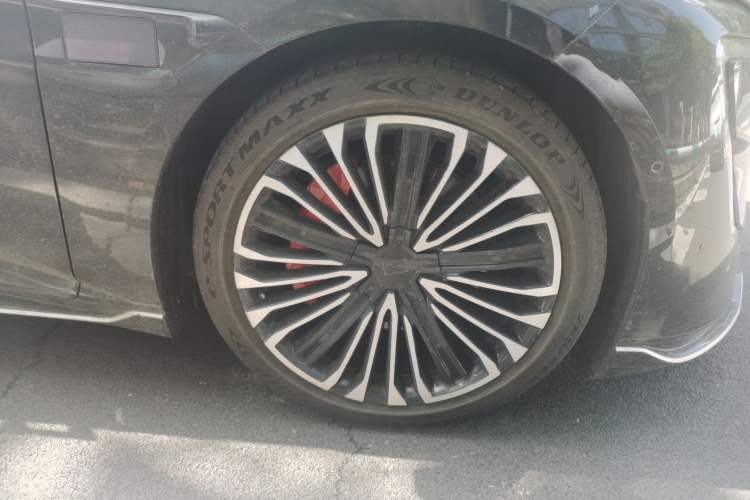 Used Avatr 12 2025 Refresh Master All-Electric Four-Wheel Drive Right Front Wheel Hub