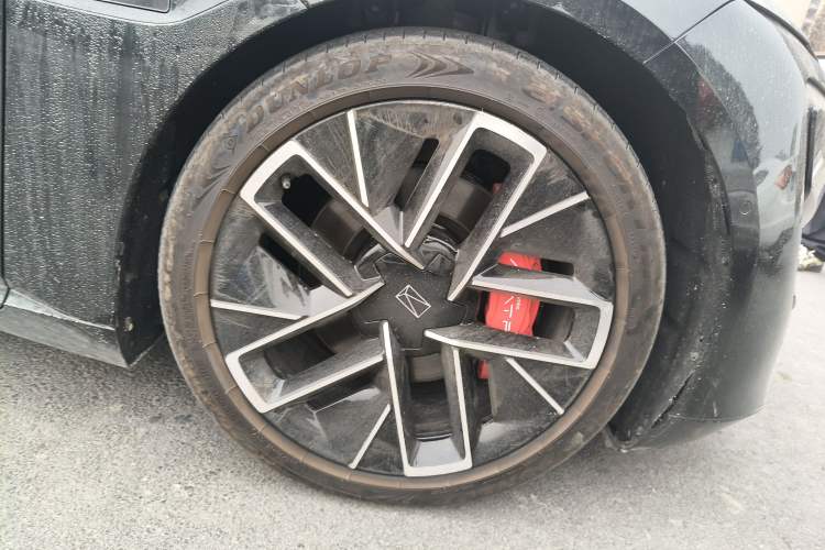 Used Avatr 12 2025 Ultra Extended-Range Edition Right Front Wheel Hub