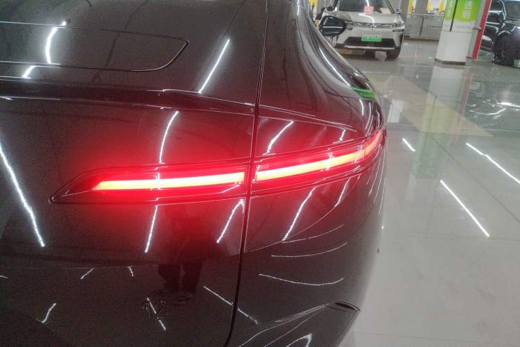 Used Avatr 12 2025 Updated Ultra All-Electric Four-Wheel Drive Right Rear Taillight