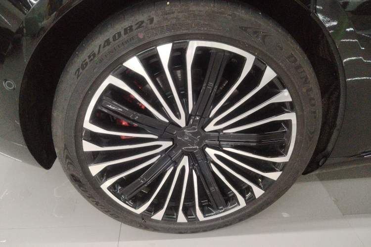 Used Avatr 12 2025 Updated Ultra All-Electric Four-Wheel Drive Right Rear Wheel Hub