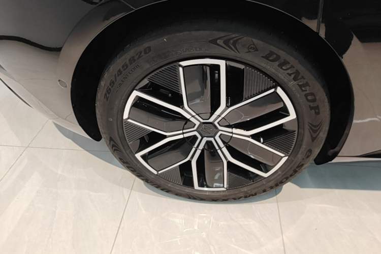 Used Avatr 12 2025 Ultra All-Electric Four-Wheel Drive Right Rear Wheel Hub