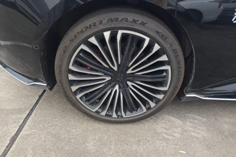 Used Avatr 12 2025 Updated Ultra All-Electric Four-Wheel Drive Right Rear Wheel Hub