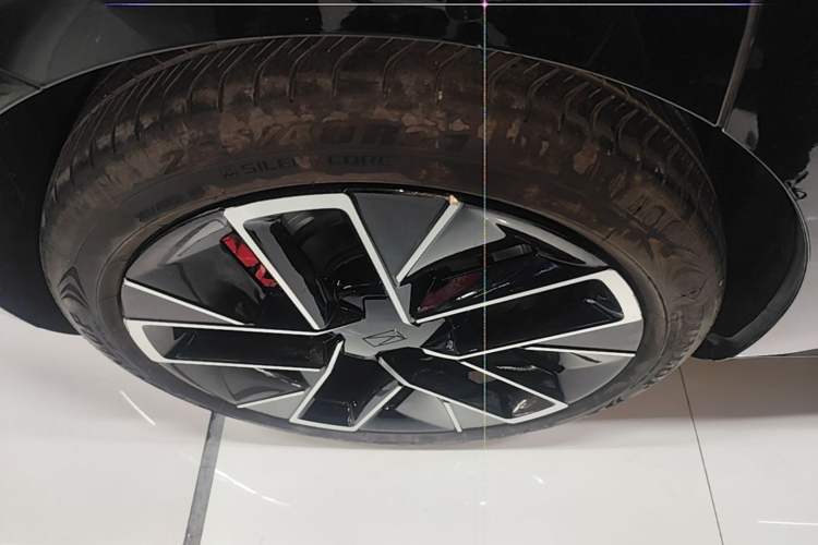 Used Avatr 12 2025 Max Extended-Range Edition Right Rear Wheel Hub