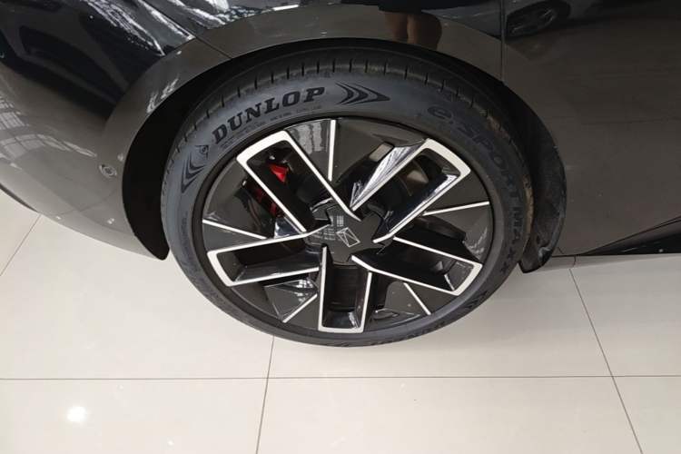 Used Avatr 12 2025 Max Extended-Range Edition Right Rear Wheel Hub