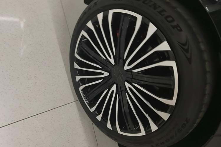Used Avatr 12 2025 Updated Ultra All-Electric Four-Wheel Drive Right Rear Wheel Hub
