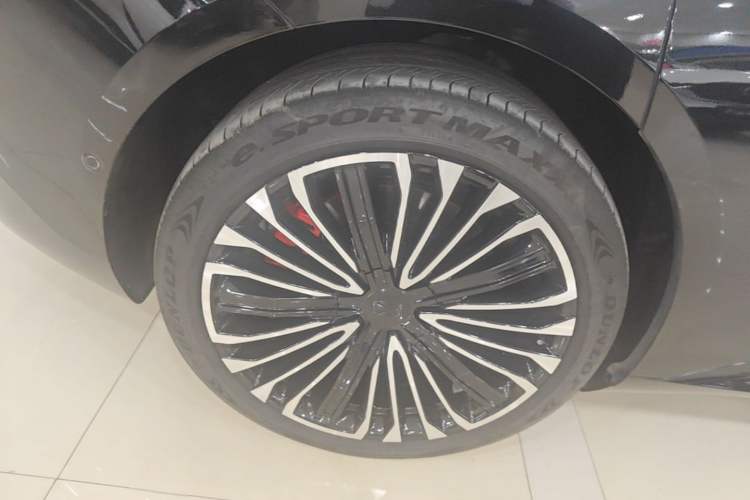 Used Avatr 12 2025 Ultra Extended-Range Edition Right Rear Wheel Hub