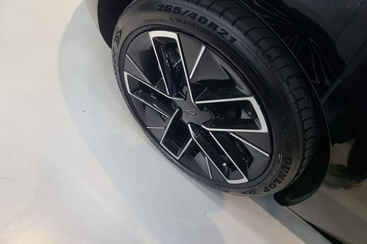 Used Avatr 12 2025 Updated Ultra All-Electric Four-Wheel Drive Right Rear Wheel Hub