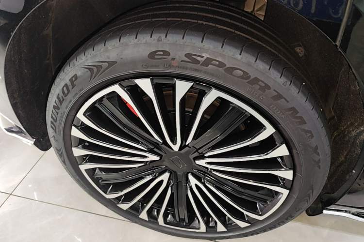 Used Avatr 12 2025 Updated Ultra All-Electric Four-Wheel Drive Right Rear Wheel Hub