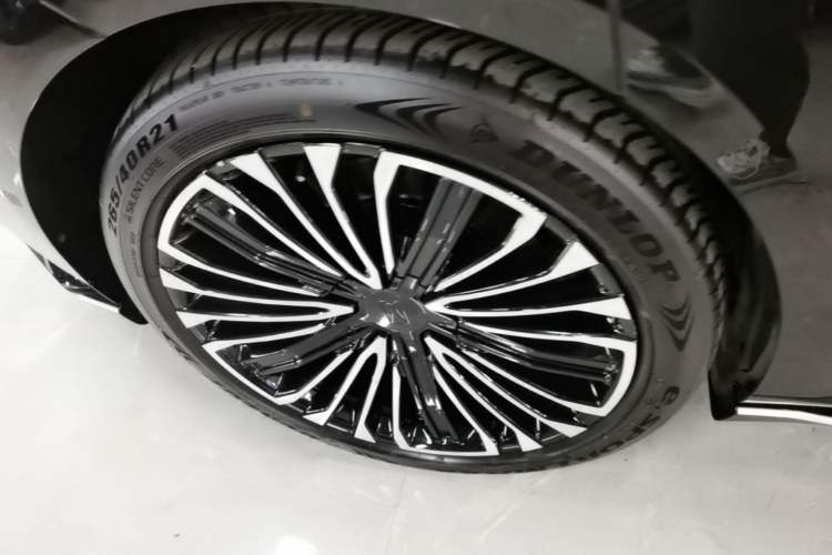 Used Avatr 12 2025 Updated Ultra All-Electric Four-Wheel Drive Right Rear Wheel Hub