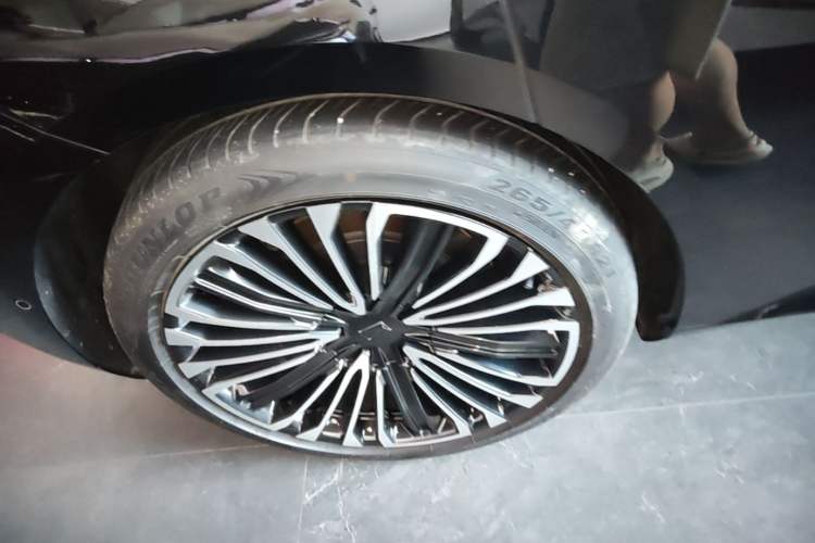 Used Avatr 12 2025 Refresh Max Extended-Range Version Right Rear Wheel Hub