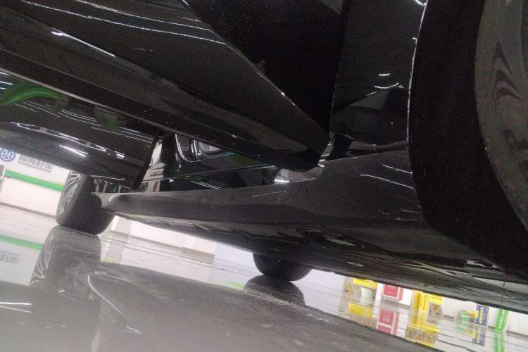 Used Avatr 12 2025 Updated Ultra All-Electric Four-Wheel Drive Right Side Sill