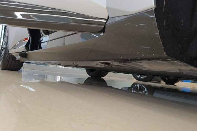 Used Avatr 12 2025 Max Extended-Range Edition Right Side Sill