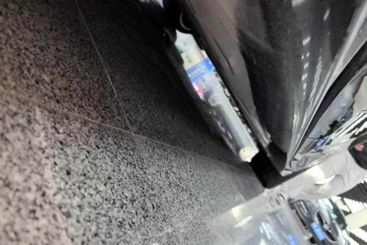 Used Avatr 12 2025 Updated Ultra All-Electric Four-Wheel Drive Right Side Sill