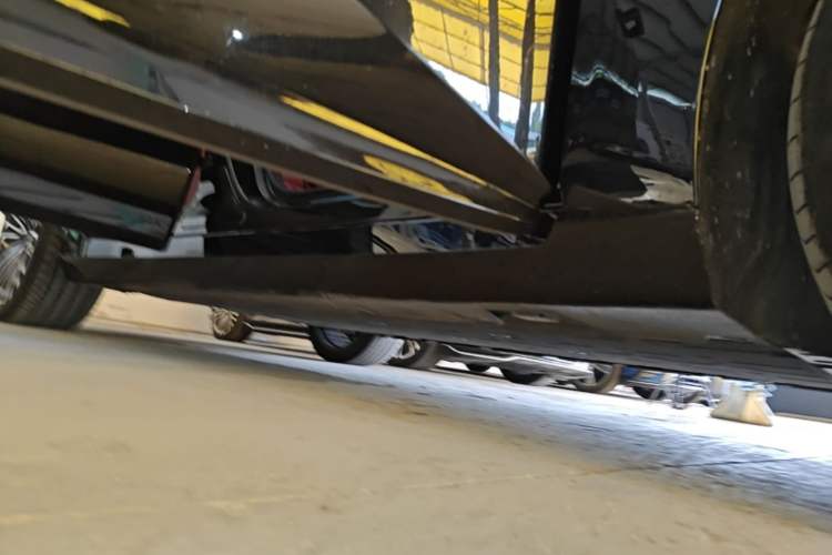 Used Avatr 12 2025 Updated Ultra All-Electric Four-Wheel Drive Right Side Sill
