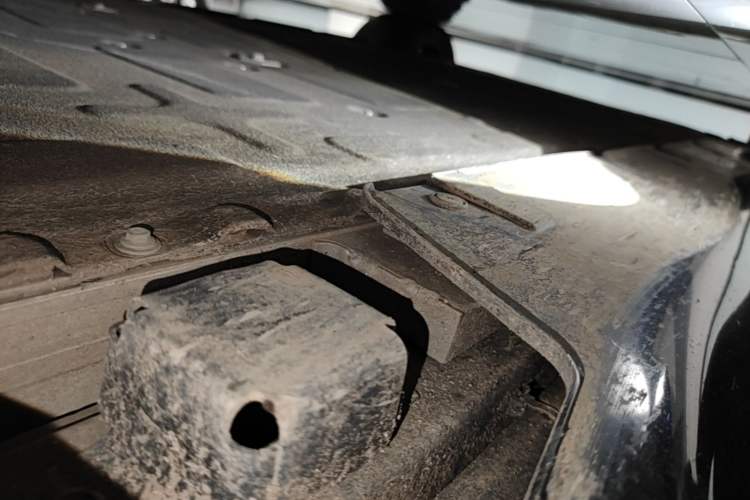 Used Avatr 12 2025 Ultra All-Electric Four-Wheel Drive Right Side Sill