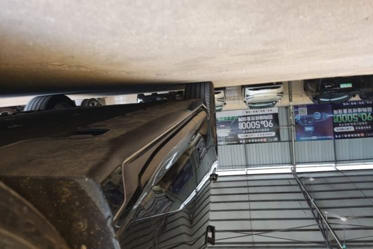 Used Avatr 12 2025 Updated Ultra All-Electric Four-Wheel Drive Right Side Sill