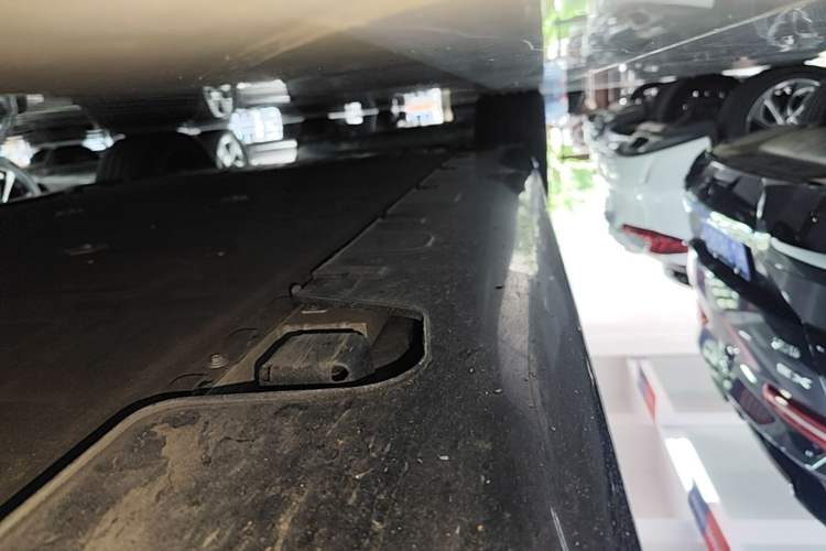 Used Avatr 12 2025 Updated Ultra All-Electric Four-Wheel Drive Right Side Sill