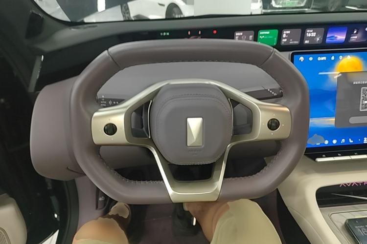 Used Avatr 12 2025 Updated Ultra All-Electric Four-Wheel Drive Steering Wheel