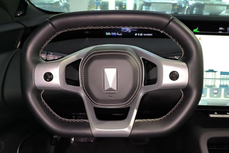 Used Avatr 12 2025 Ultra Extended-Range Edition Steering Wheel