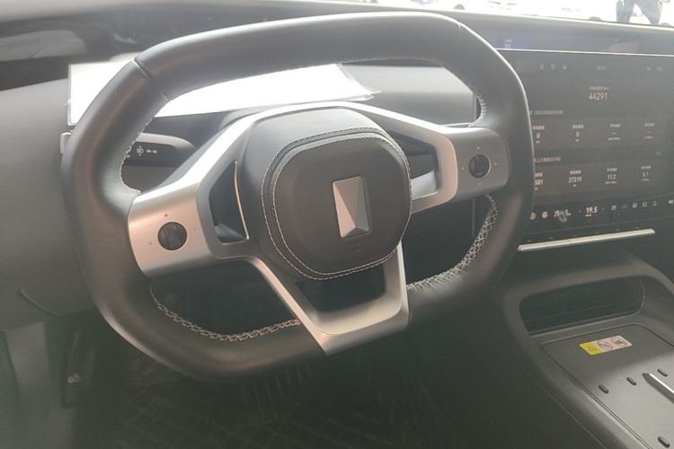 Used Avatr 12 2025 Max Extended-Range Edition Steering Wheel