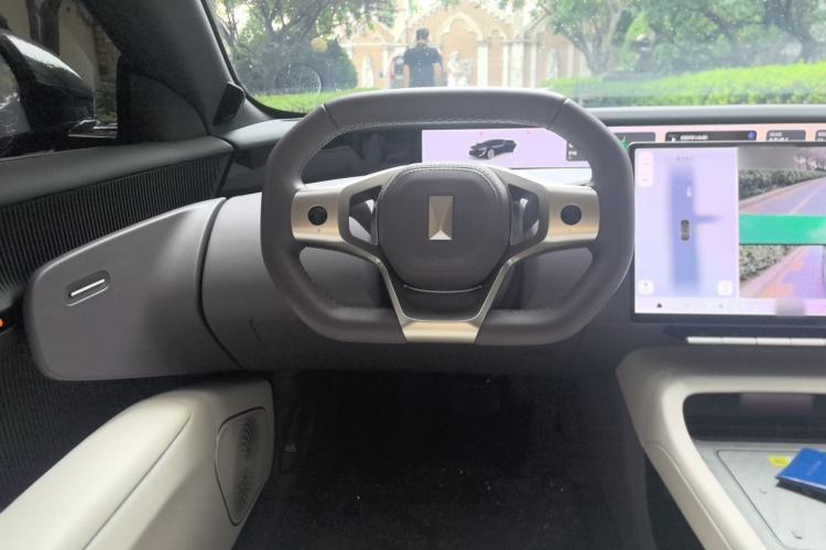 Used Avatr 12 2025 Updated Ultra All-Electric Four-Wheel Drive Steering Wheel