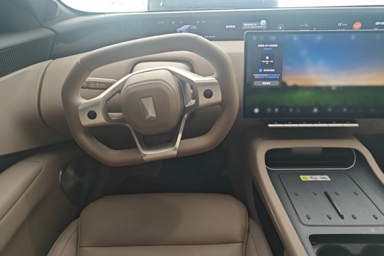 Used Avatr 12 2025 Updated Ultra All-Electric Four-Wheel Drive Steering Wheel