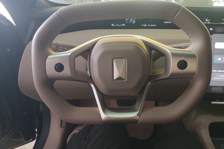 Used Avatr 12 2025 Updated Ultra All-Electric Four-Wheel Drive Steering Wheel