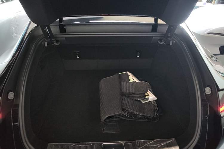 Used Avatr 12 2025 Refresh Max Extended-Range Version Trunk