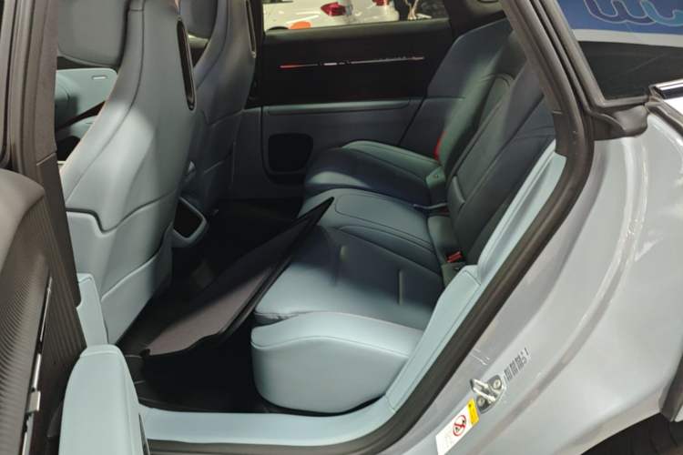 Used Avatr 12 2025 Ultra Extended-Range Edition Left Rear Seat