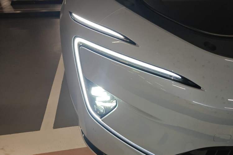 Used Avatr 12 2025 Master All-Electric Four-Wheel Drive Right Front Headlight