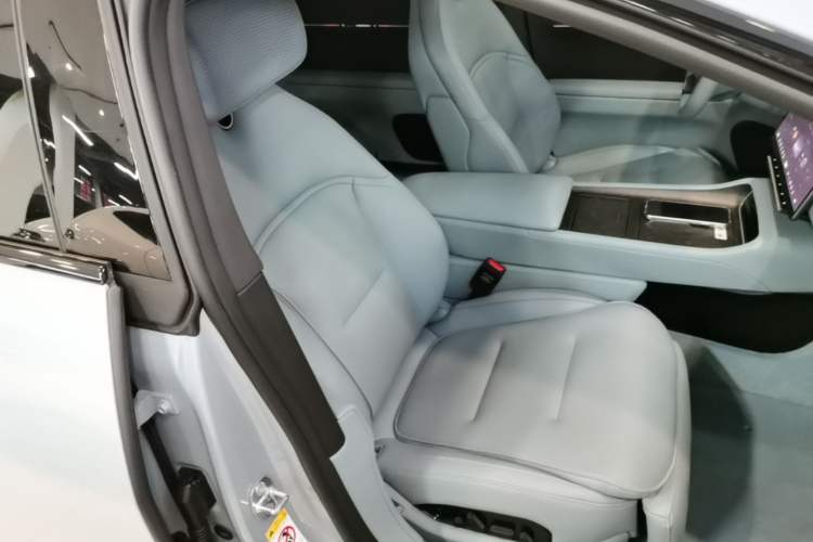 Used Avatr 12 2025 Ultra Extended-Range Edition Right Front Seat