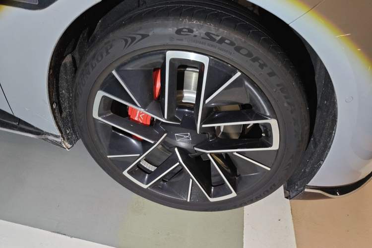 Used Avatr 12 2025 Master All-Electric Four-Wheel Drive Right Front Wheel Hub
