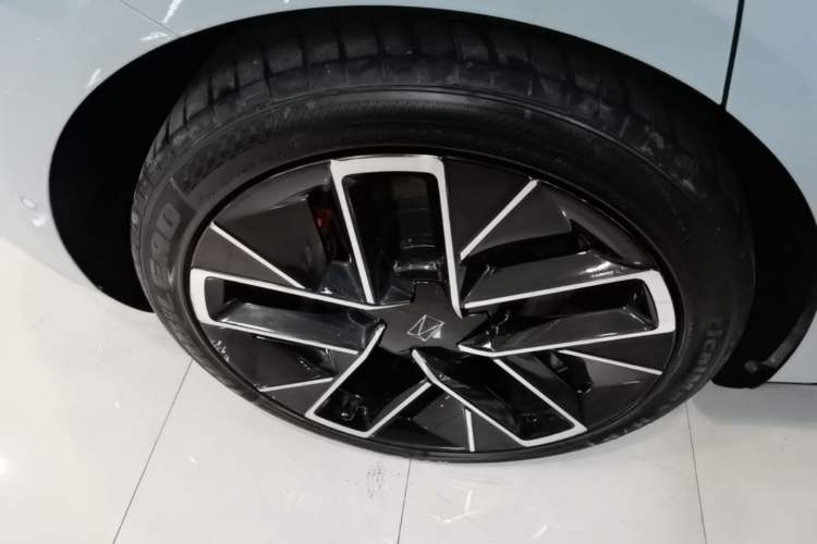 Used Avatr 12 2025 Ultra Extended-Range Edition Right Rear Wheel Hub