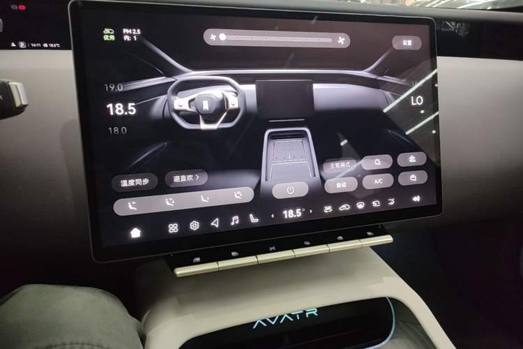 Used Avatr 12 2025 Updated Ultra All-Electric Four-Wheel Drive Audio And AC Panel