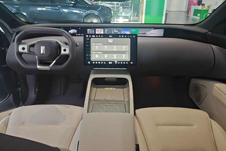 Used Avatr 12 2025 Ultra Extended-Range Edition Center Console
