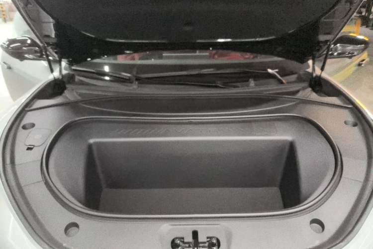 Used Avatr 12 2025 Ultra All-Electric Four-Wheel Drive Engine Bay
