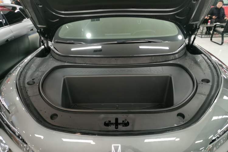 Used Avatr 12 2025 Ultra All-Electric Four-Wheel Drive Engine Bay