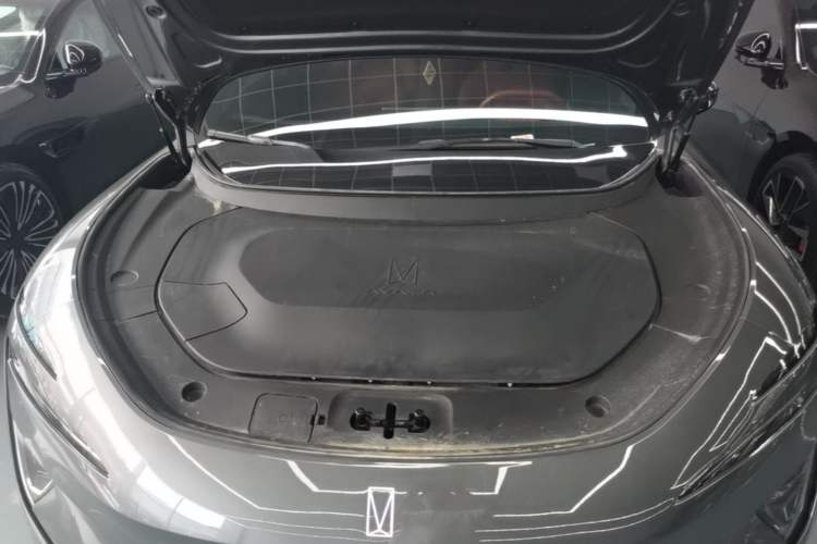 Used Avatr 12 2025 Year Updated Ultra Extended-Range Version Engine Bay