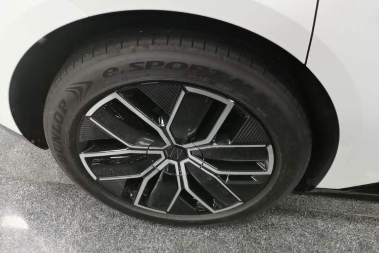 Used Avatr 12 2025 Ultra Extended-Range Edition Exterior 5