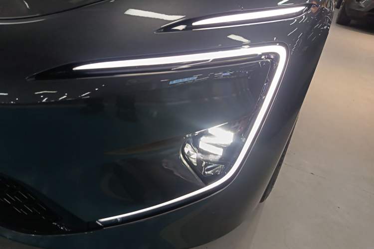 Used Avatr 12 2025 Year Updated Ultra Extended-Range Version Left Front Headlight