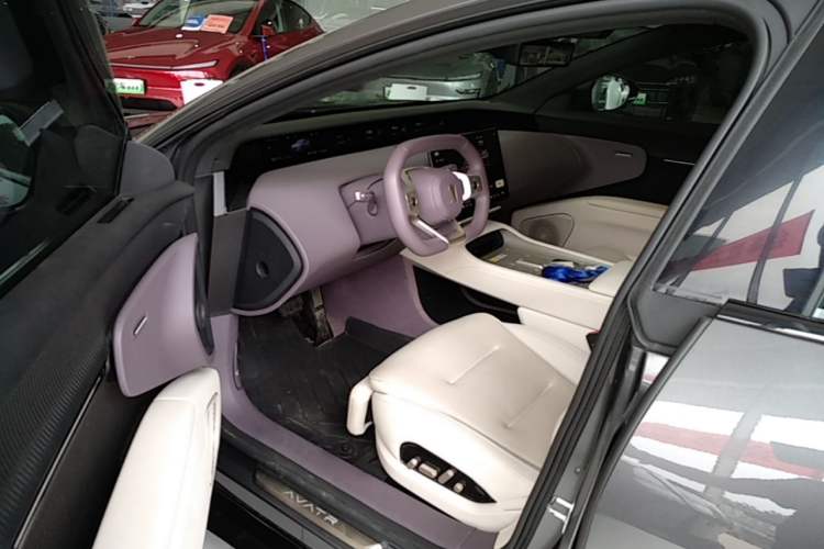 Used Avatr 12 2025 Ultra Extended-Range Edition Left Front Seat