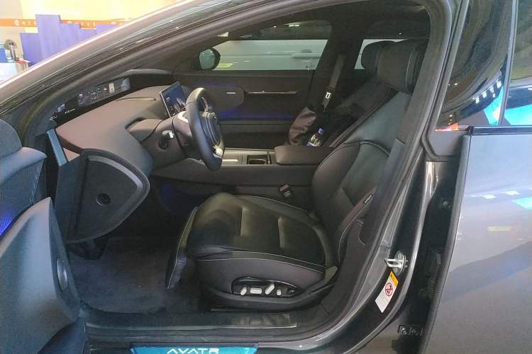 Used Avatr 12 2025 Ultra Extended-Range Edition Left Front Seat