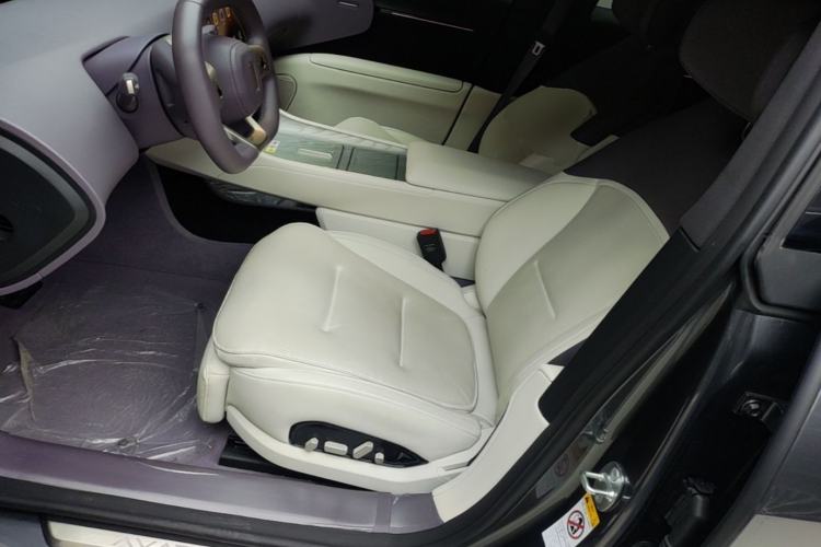 Used Avatr 12 2025 Ultra Extended-Range Edition Left Front Seat
