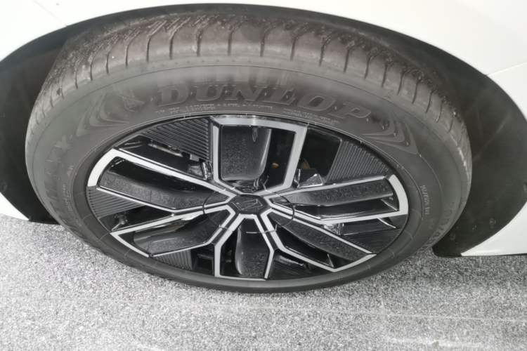 Used Avatr 12 2025 Ultra Extended-Range Edition Left Front Wheel Hub