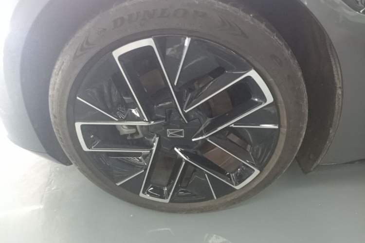 Used Avatr 12 2025 Year Updated Ultra Extended-Range Version Left Front Wheel Hub