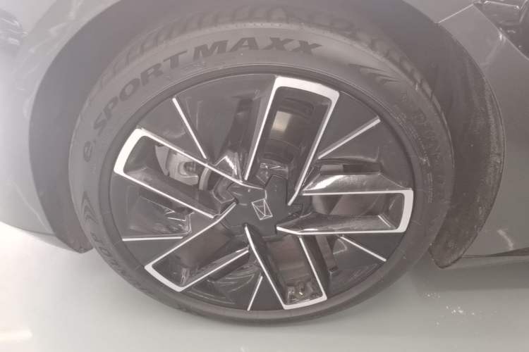 Used Avatr 12 2025 Year Updated Ultra Extended-Range Version Left Front Wheel Hub