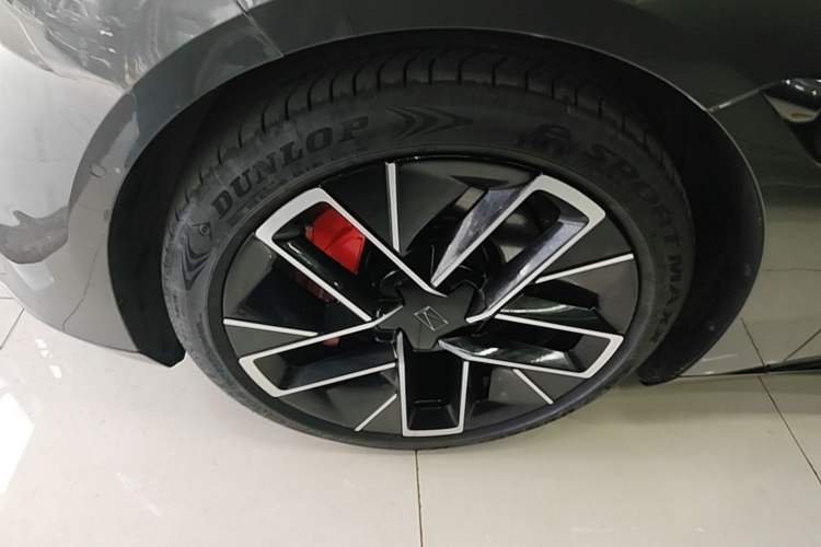 Used Avatr 12 2025 Ultra Extended-Range Edition Left Front Wheel Hub