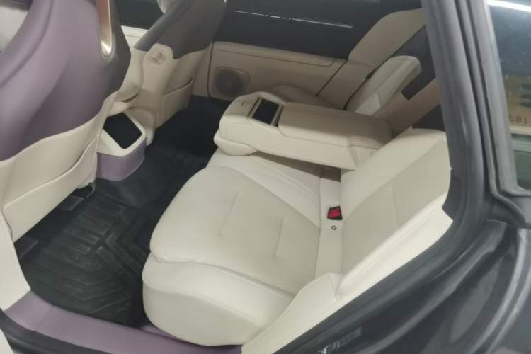 Used Avatr 12 2025 Ultra Extended-Range Edition Left Rear Seat