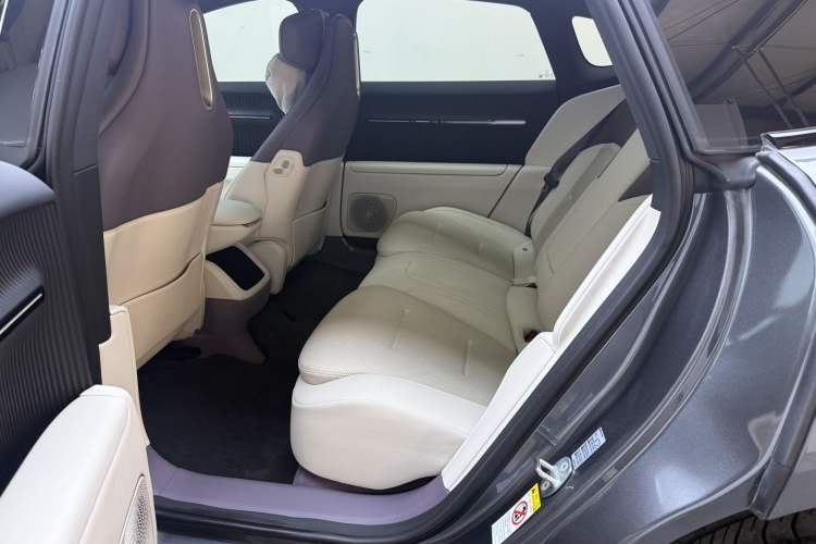 Used Avatr 12 2025 Ultra Extended-Range Edition Left Rear Seat